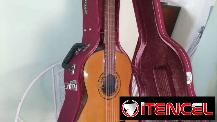250 usd Guitarra española de estudio de gama alta ( Prudencio Sáez 1-S modelo8 con estuche rígido — foto 1