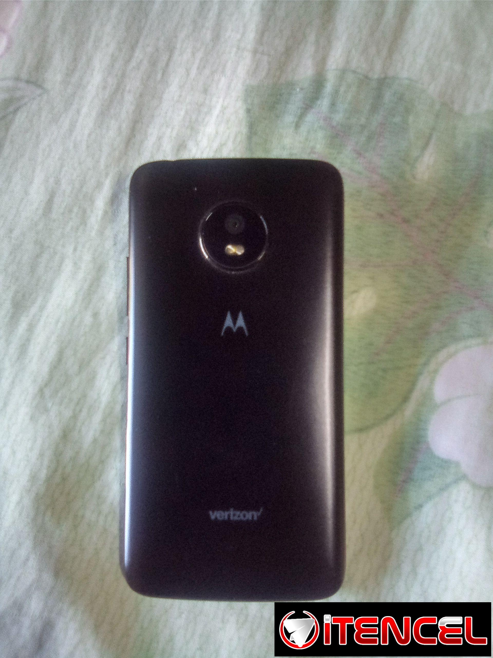 Teléfono móvil Moto E4