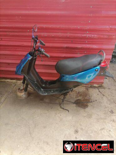 Vendo moto 4 tiempo ,además tengo otra para armar,se va todo junto y algunas cositas más de respuesto, escucho ofertas en caso de