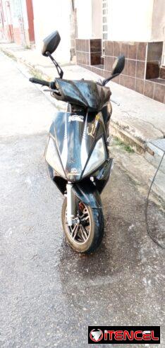 Vendo moto 4 tiempo ,además tengo otra para armar,se va todo junto y algunas cositas más de respuesto, escucho ofertas en caso de