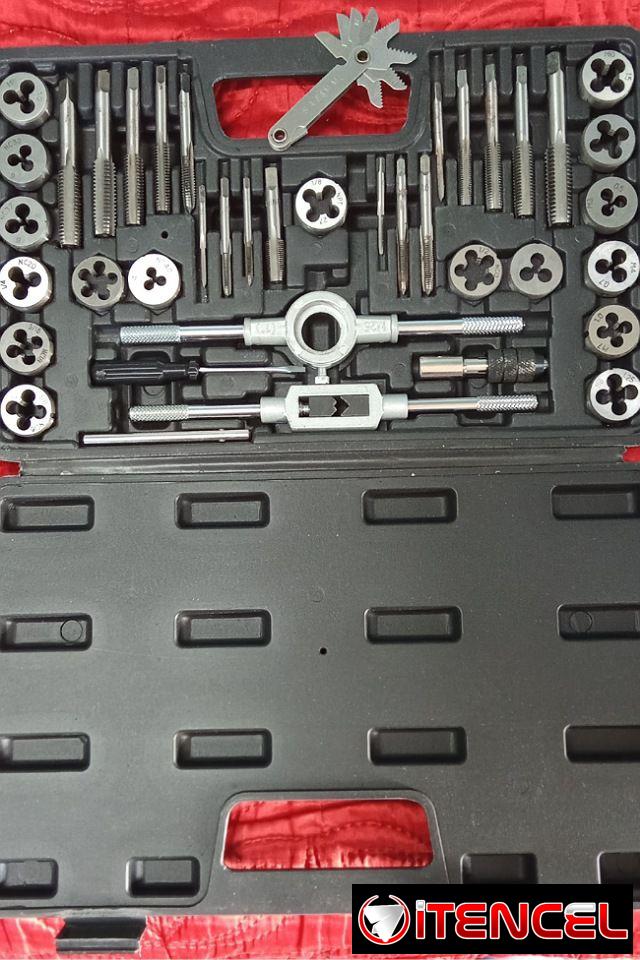 Maleta con juego de tarraja y machos.