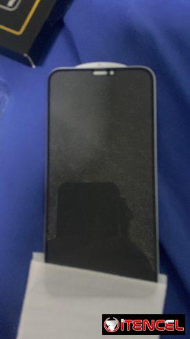 Se vende IPhone 11 negro