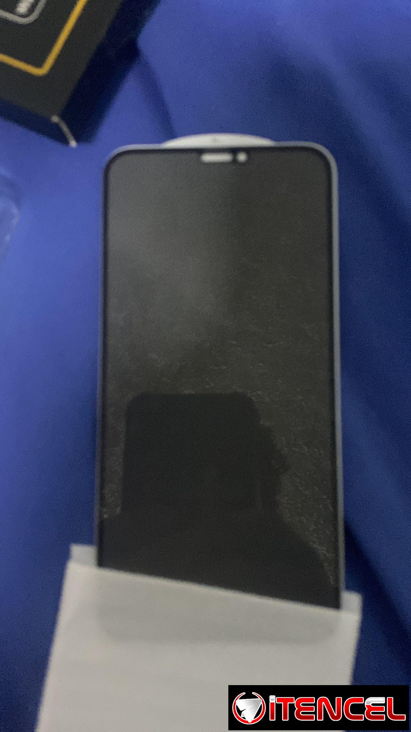 Se vende IPhone 11 negro