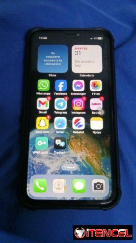 Se vende IPhone 11 negro