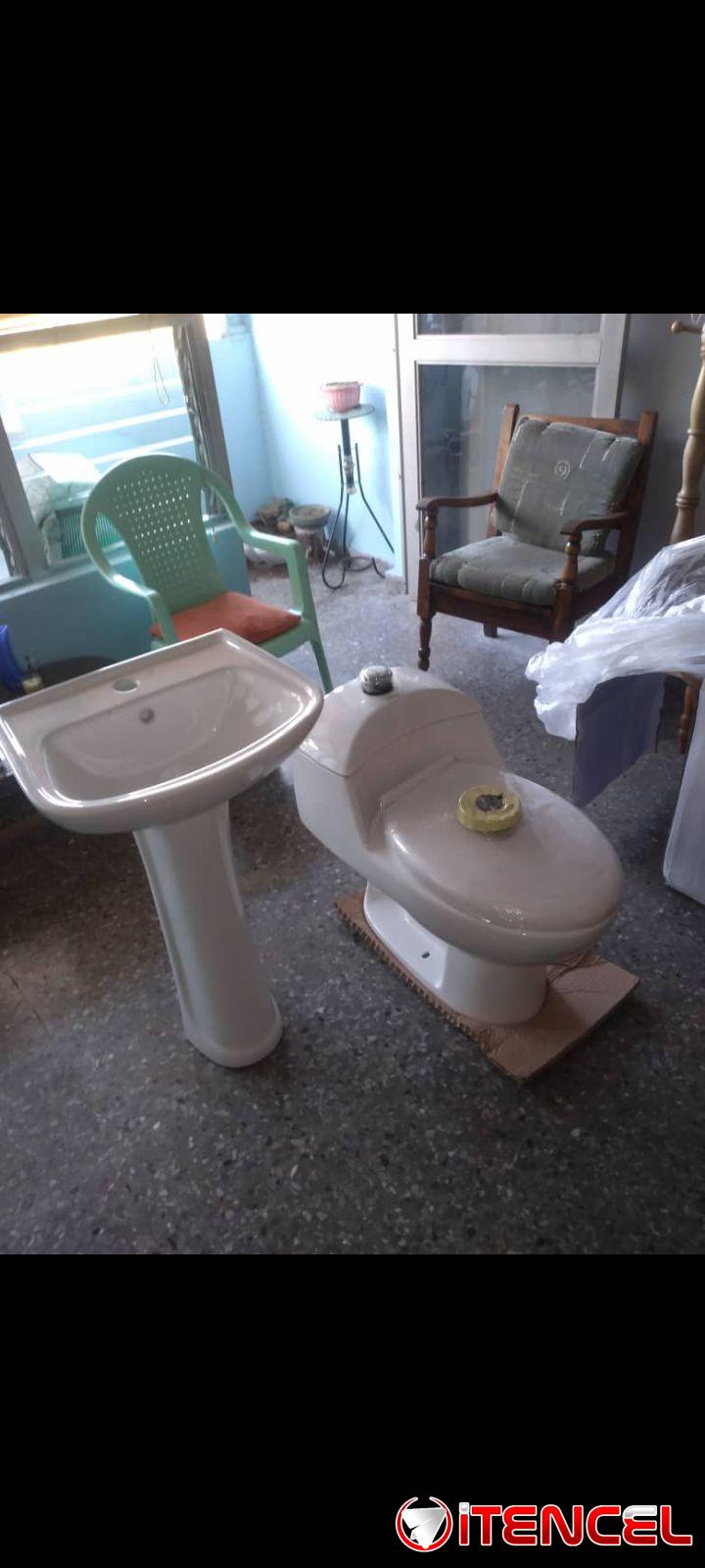 Vendo artículos de ferretería pregunté sin pena los juegos de taza vienen con todos sus accesorios,herrajes tapa sanitaria y demas