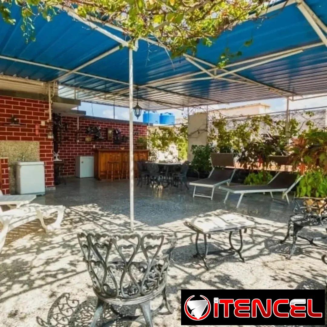 MAGNÍFICA CASA D RENTA INDEPENDIENTE EN MIRAMAR PLAYA TRES HABITACIONES TRES BAÑOS COCINA GARAJE TERRAZA PORTAL HALL COMEDOR