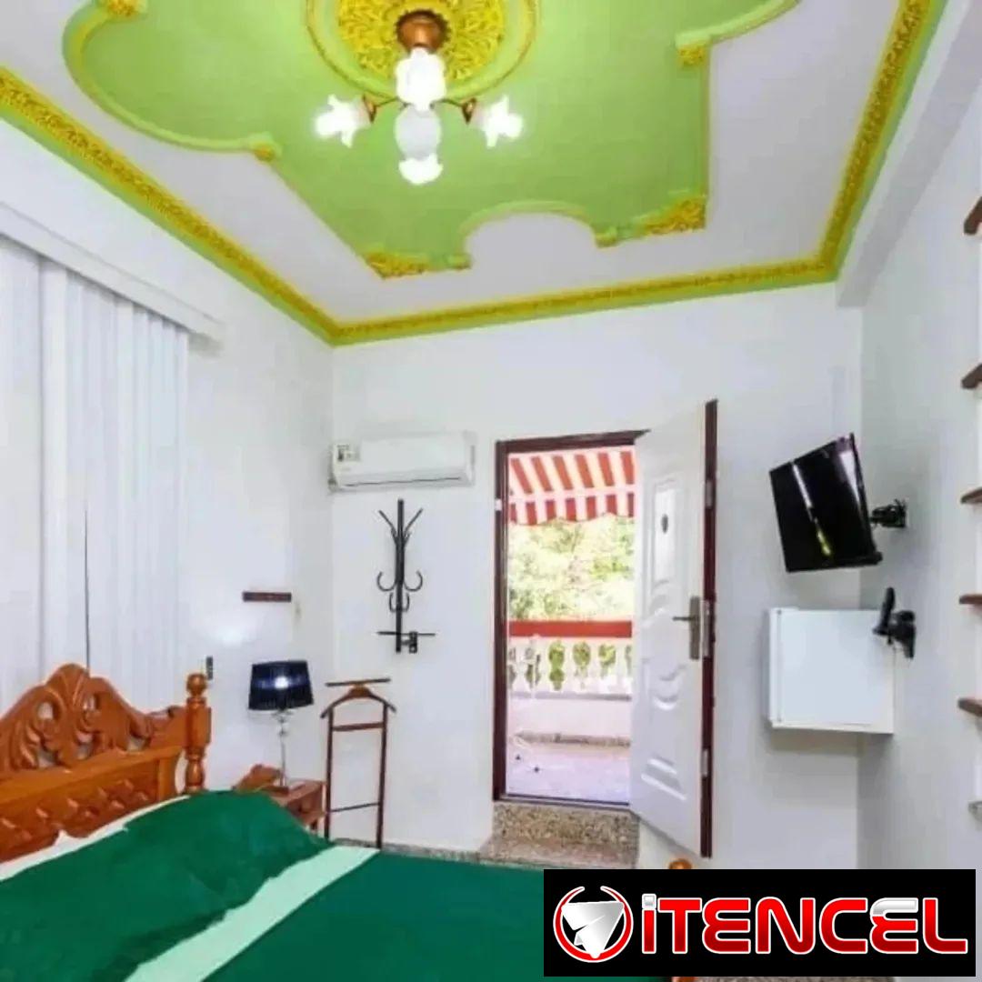 MIRAMAR PLAYA ALQUILER O RENTA INDEPENDIENTE CASA D TRES HABITACIONES TRES BAÑOS COCINA GARAJE TERRAZA PORTAL HALL COMEDOR