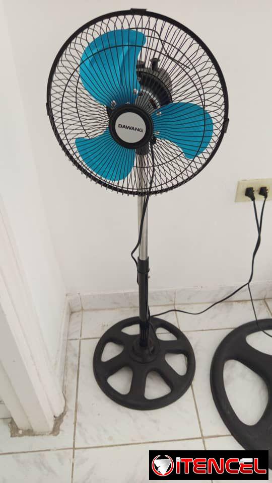 Ventiladores de pedestal de 10 pulgadas, son ciclones de gran potencia