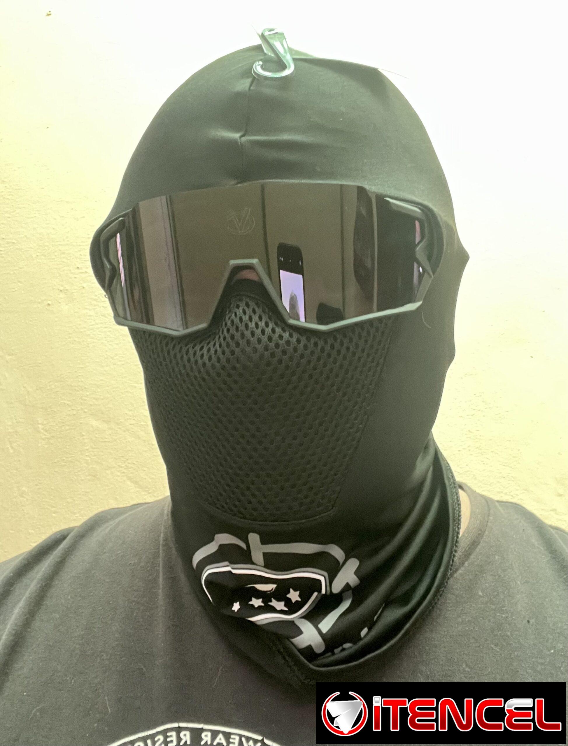 Pasamontañas negros y gafas deportivas para motoristas y ciclistas