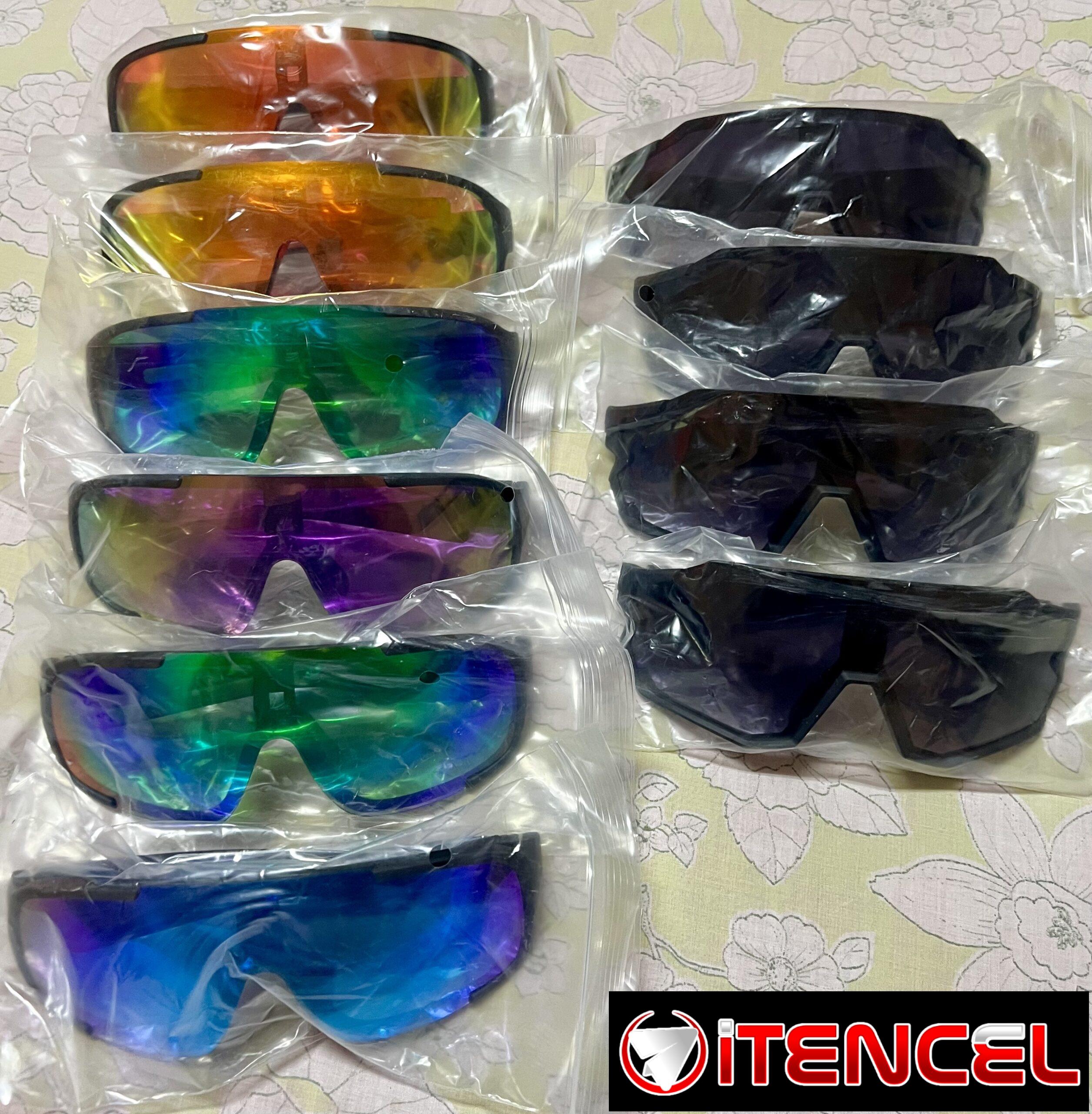 Pasamontañas negros y gafas deportivas para motoristas y ciclistas