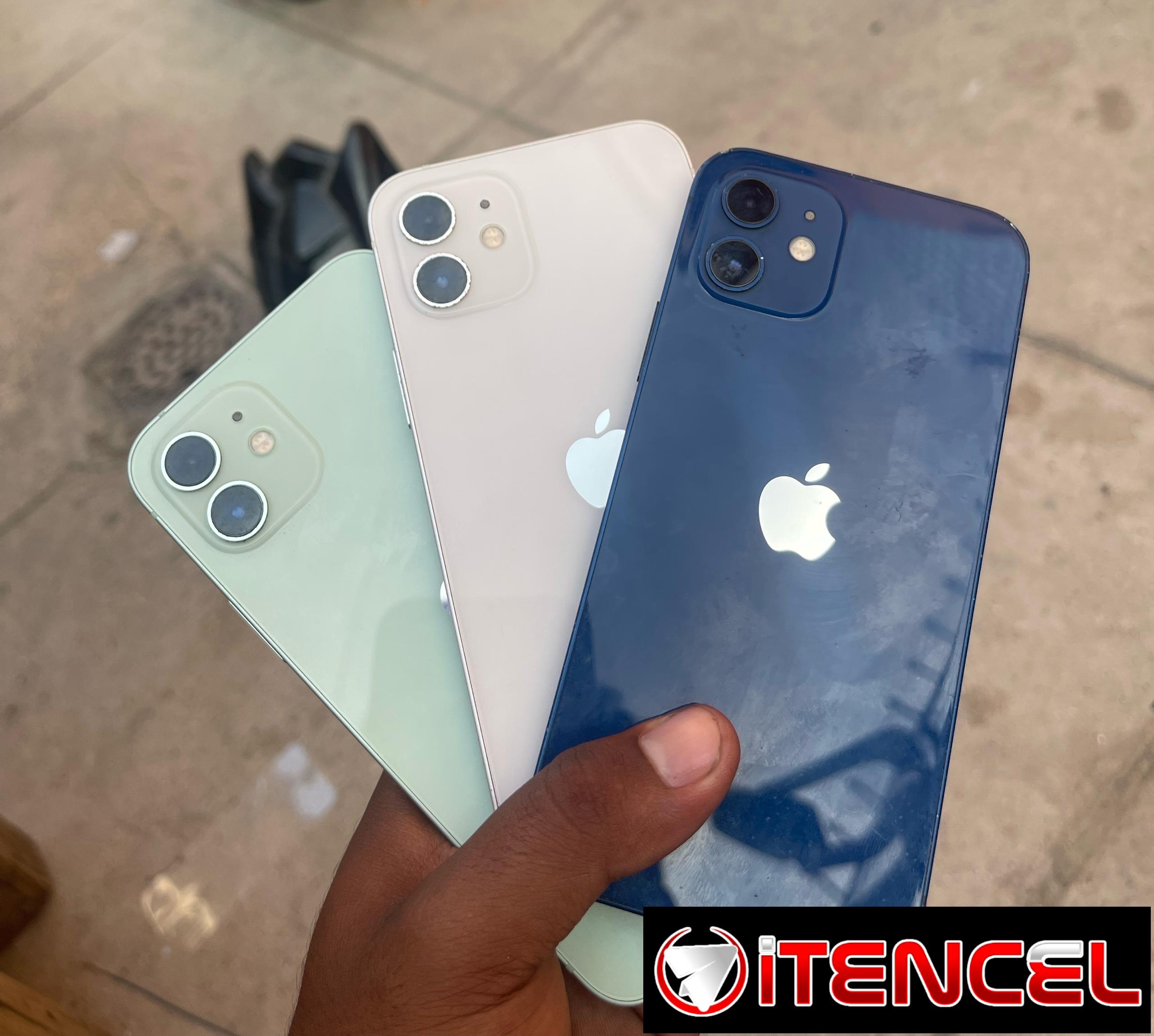 iPhone’s Xsmax y 12