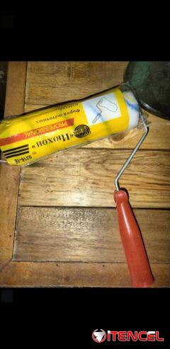 Rodillo para pintar con su felpa