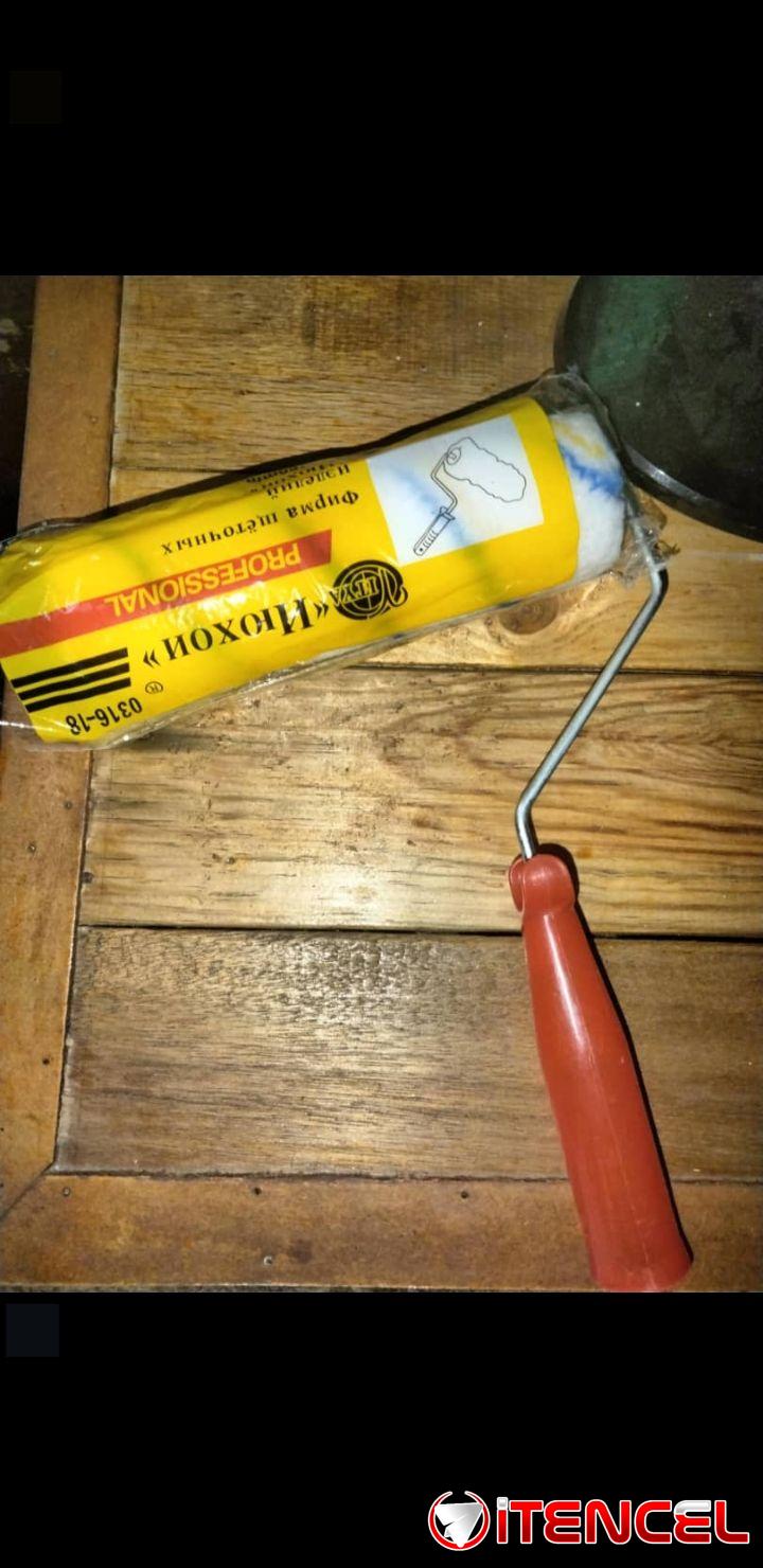 Rodillo para pintar con su felpa