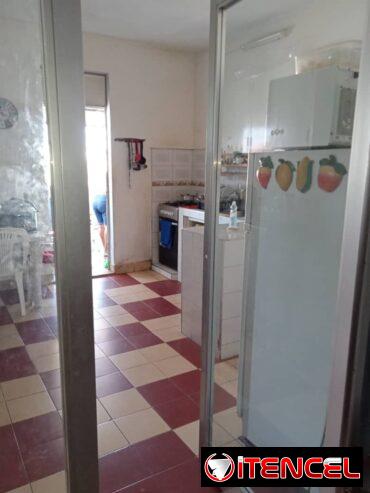 vendo apto en el vedado de 2/4 primer piso con balcón a la calle cerca de 26 y 25