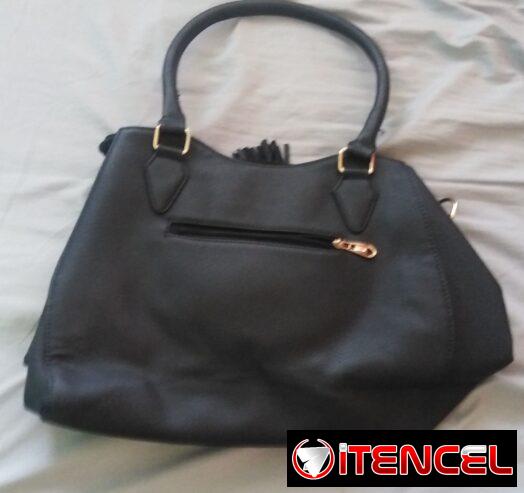 🛍️ LIQUIDACIÓN EN NUEVO VEDADO – BATERÍAS AAA Y CARTERA EXCLUSIVA 🖤💥