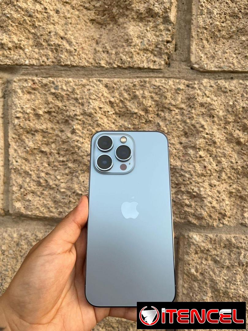 Iphon 13 pro 📲 Libre fábrica 🏭 Color : azul 💙💙💙 Estética : 🆕🆕🆕 128 Gb 🇬🇧 99 batería 🔋