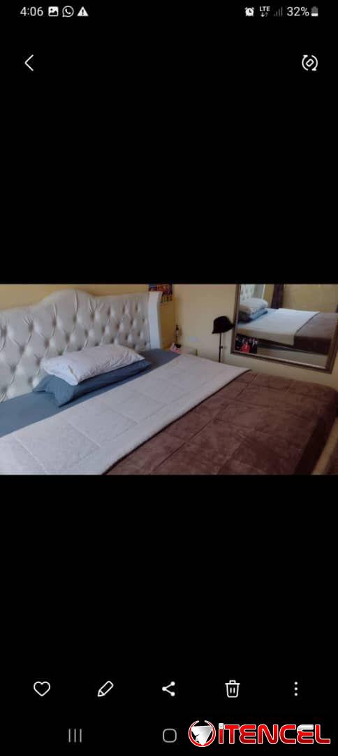 vendo casa puerta calle de 2)4 en placa Intermedia y otro en bajo placa libre gas de la calle