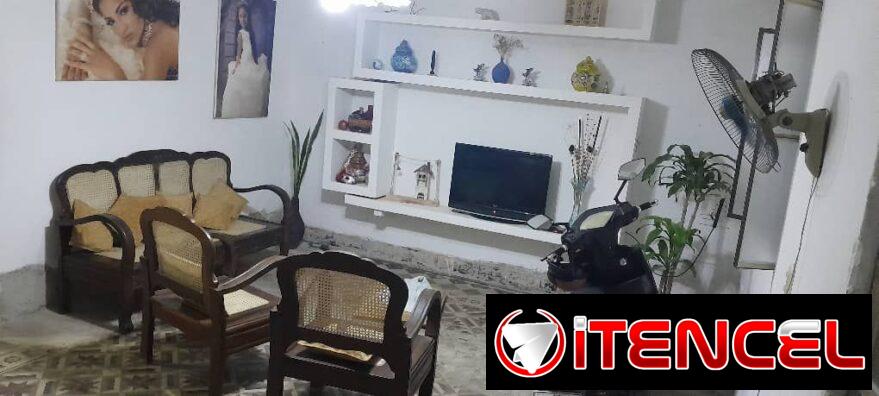 vendo casa puerta calle de 2)4 en placa Intermedia y otro en bajo placa libre gas de la calle
