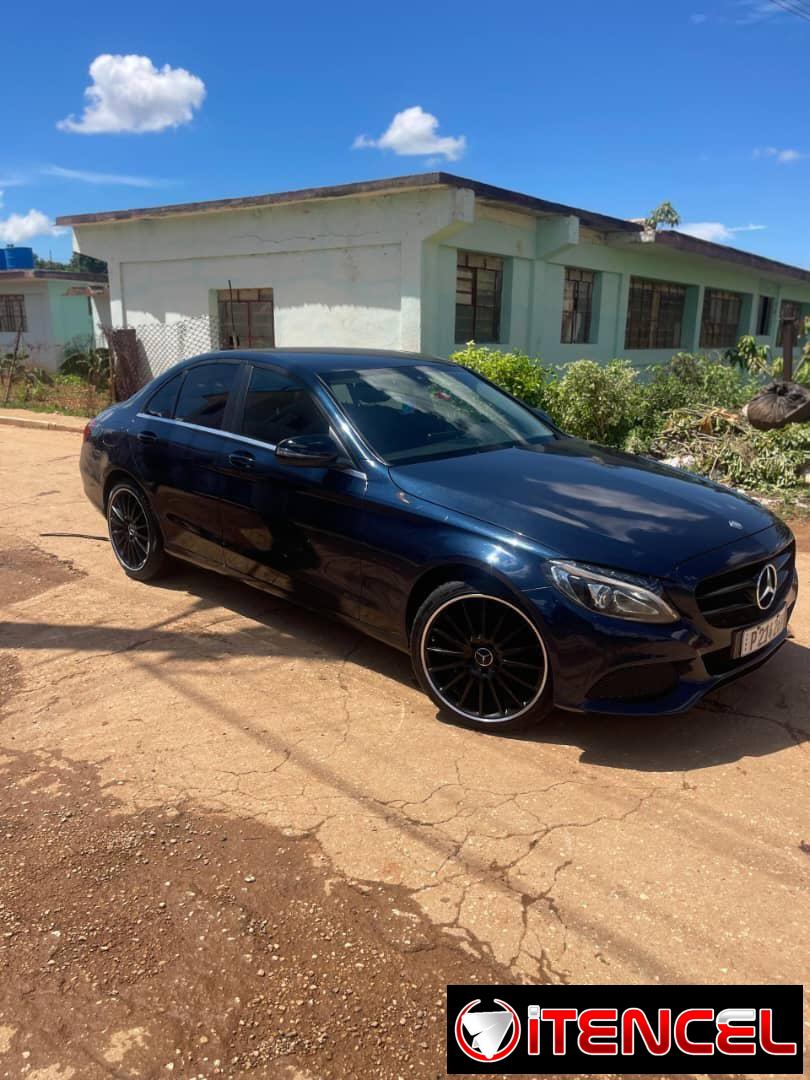 MERCEDES BENZ C200 MÁQUINA (2016)
