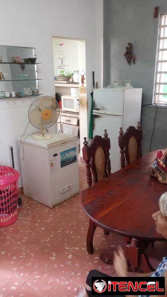 vendo casa en bajos en playa 2/4 con portal enrejado cerca 48 y 21