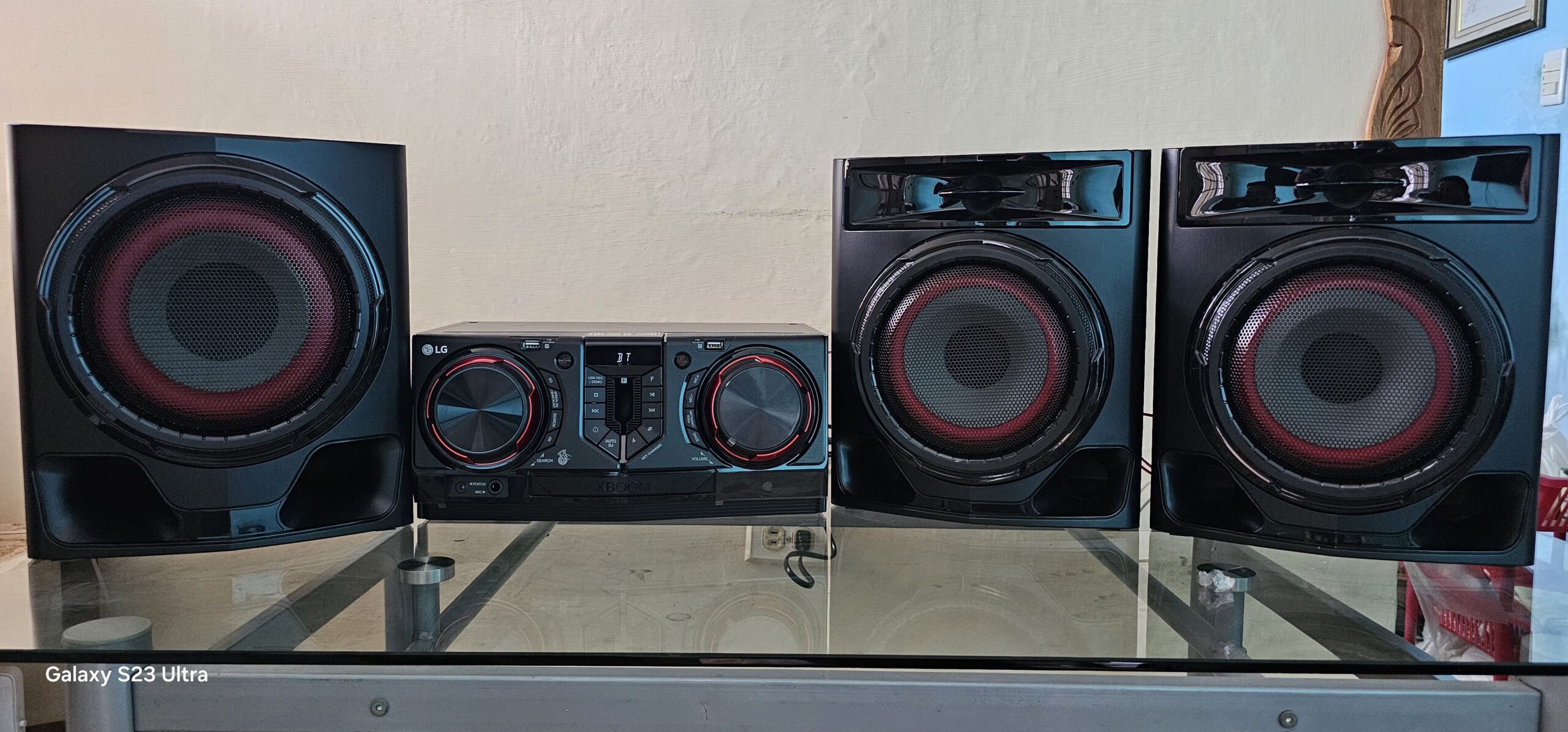 Equipos de música Panasonic y LG