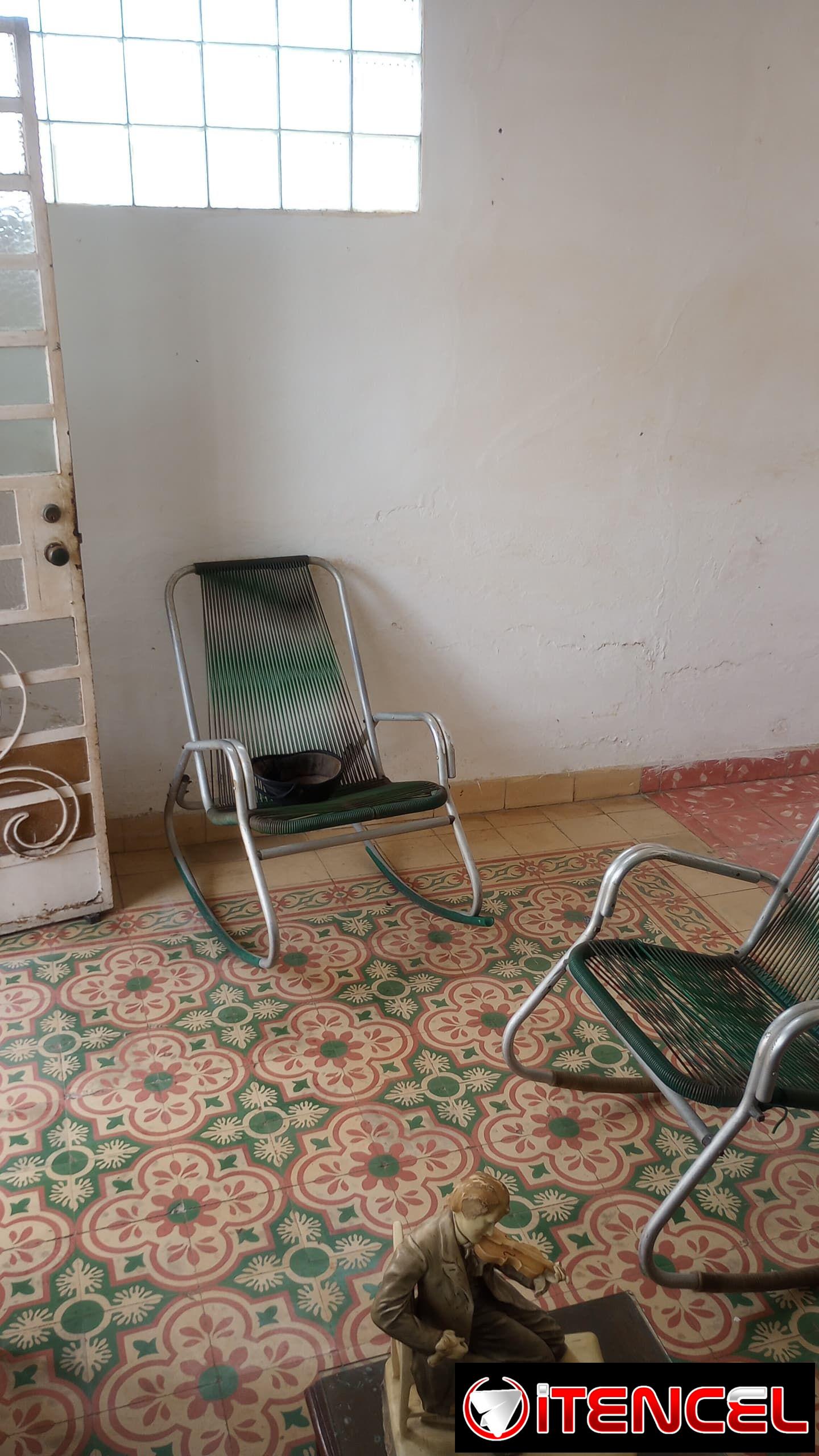 vendo casa en bajos en playa 2/4 con portal enrejado cerca 48 y 21