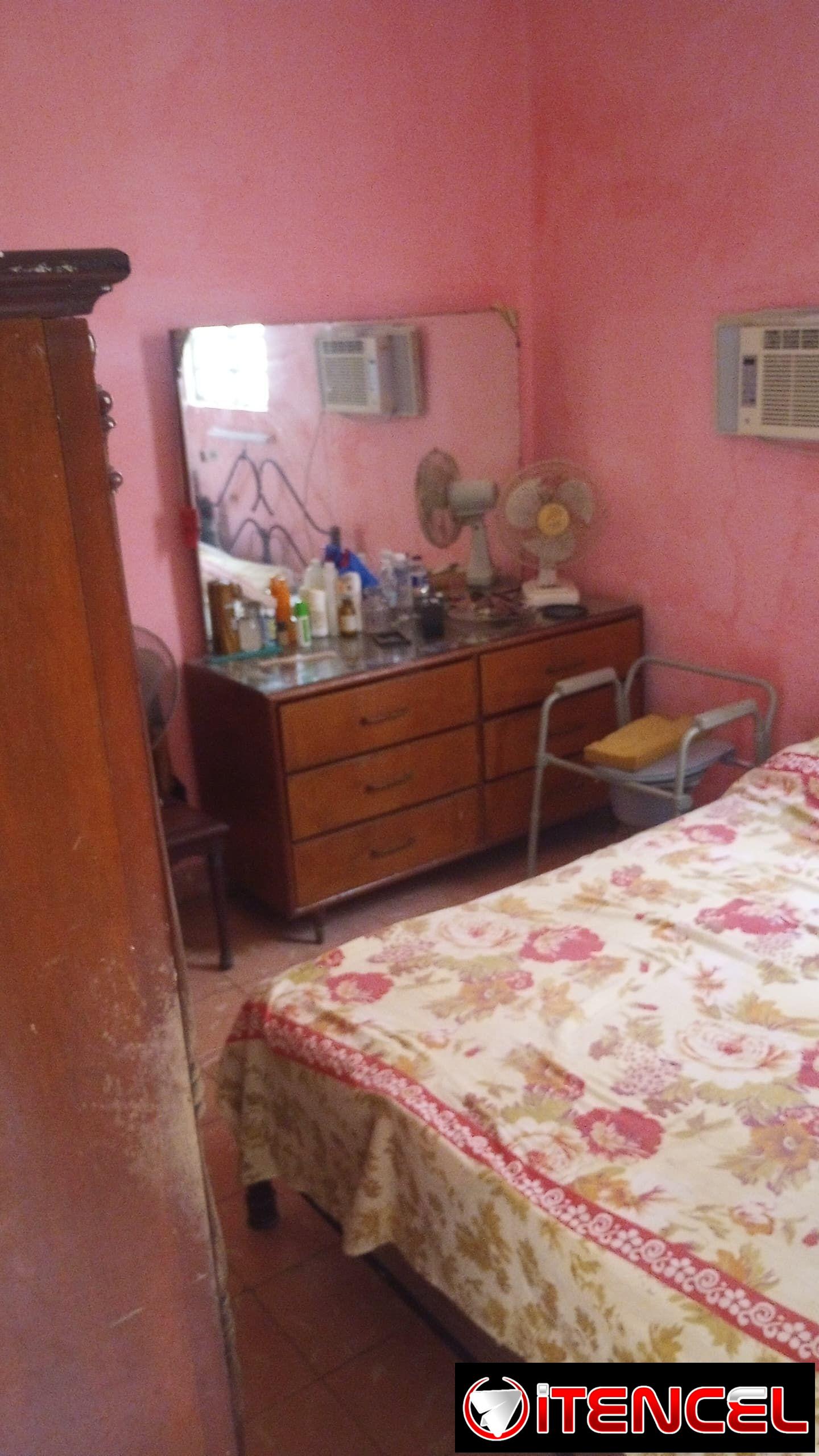 vendo casa en bajos en playa 2/4 con portal enrejado cerca 48 y 21