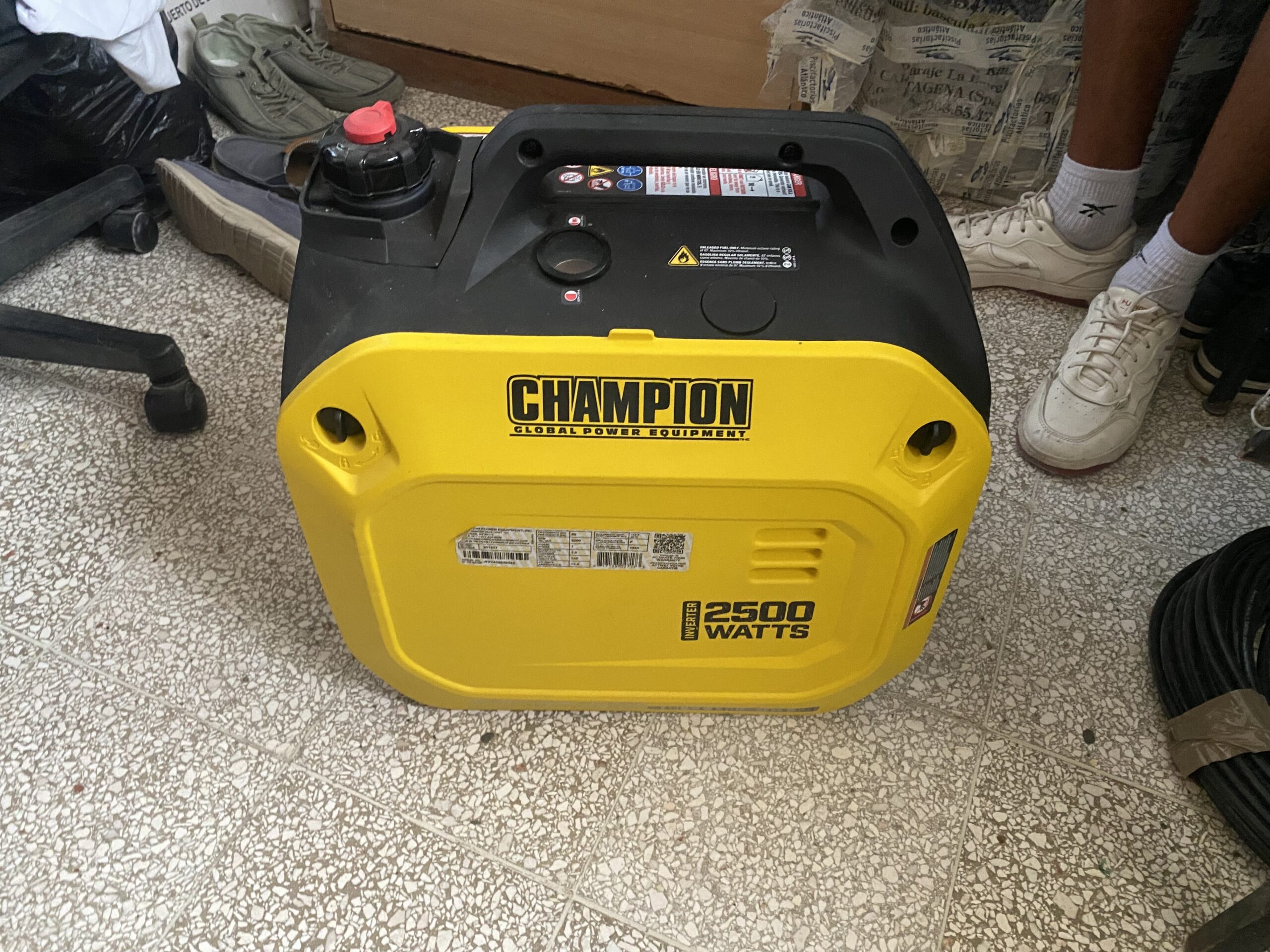 Planta Electrica Champion 2500W – Ultraligero y Silencioso