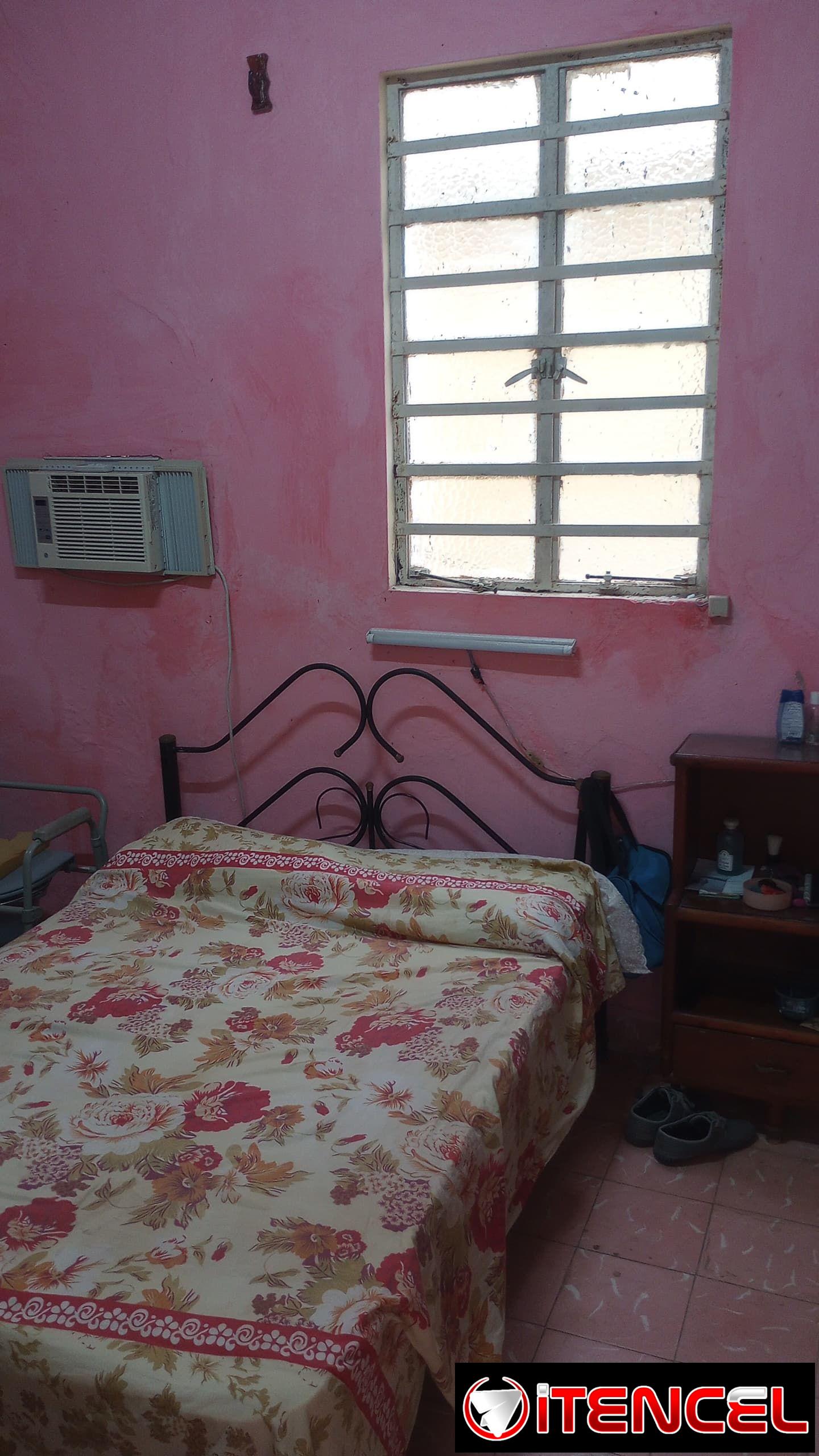 vendo casa en bajos en playa 2/4 con portal enrejado cerca 48 y 21