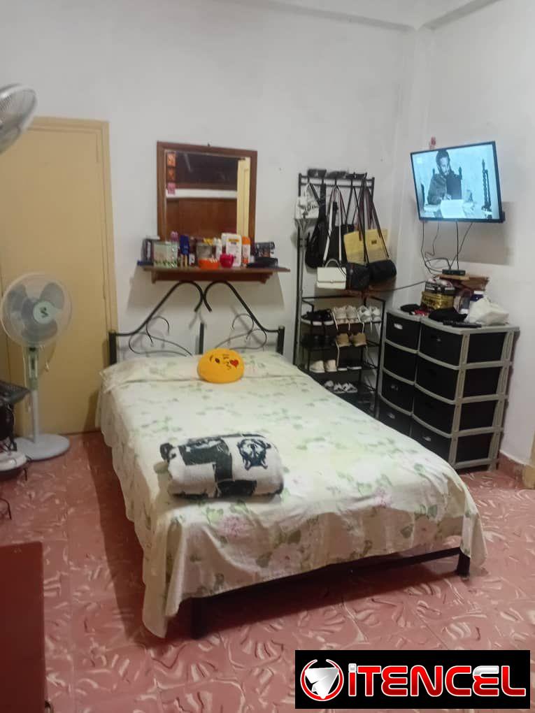 vendo apto de 3/4 en el rpto palatino cerro primer piso