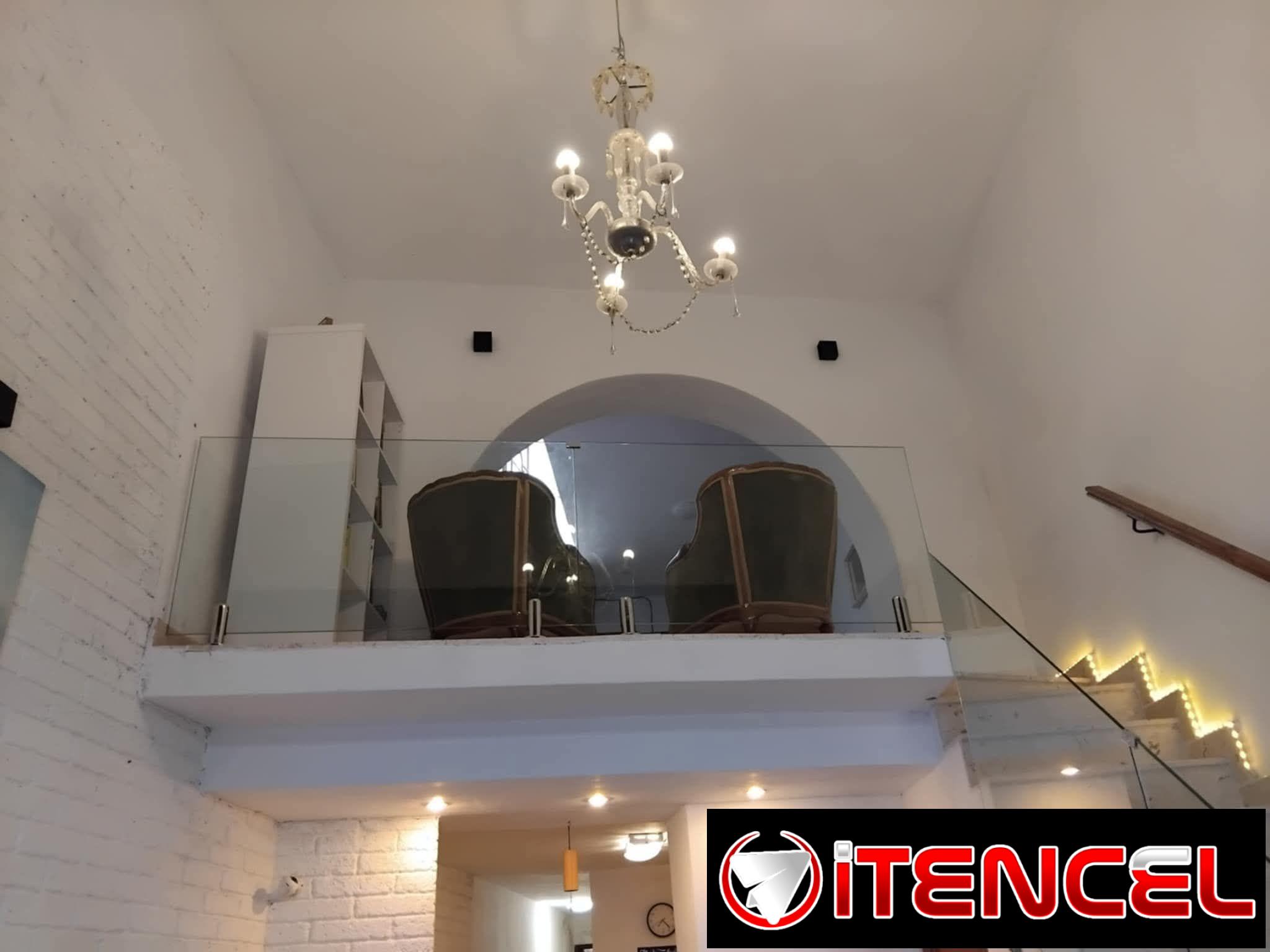 Marketeria de aluminio y cristalería