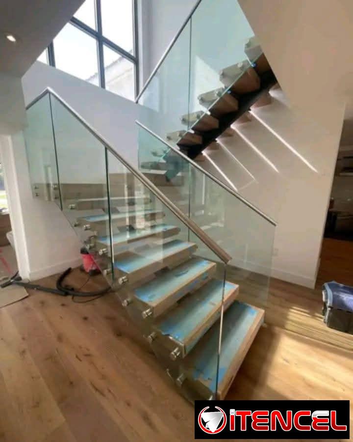 Marketeria de aluminio y cristalería