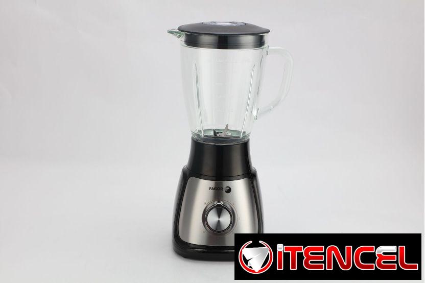 Batidora con bazo de cristal extra fuerte marca EKO