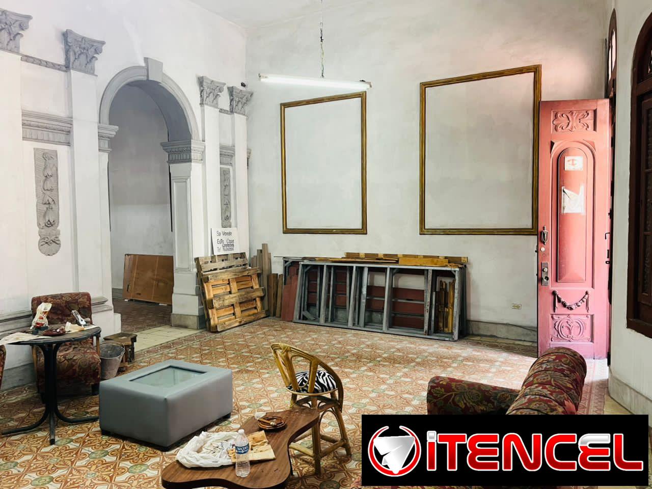 *Casa en venta en 10 de octubre* * Se vende casa espaciosa espectacular para poner varios negocio o vivirla * ⁠la casa cuenta con