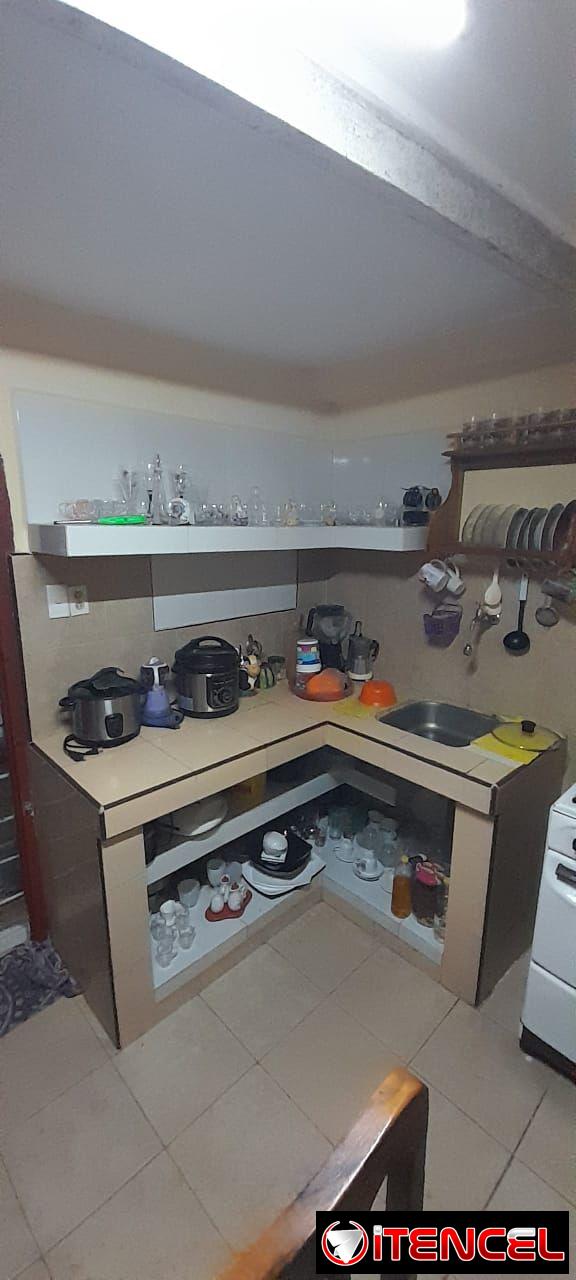 Casa interior ubicada en 10 de octubre y lacret