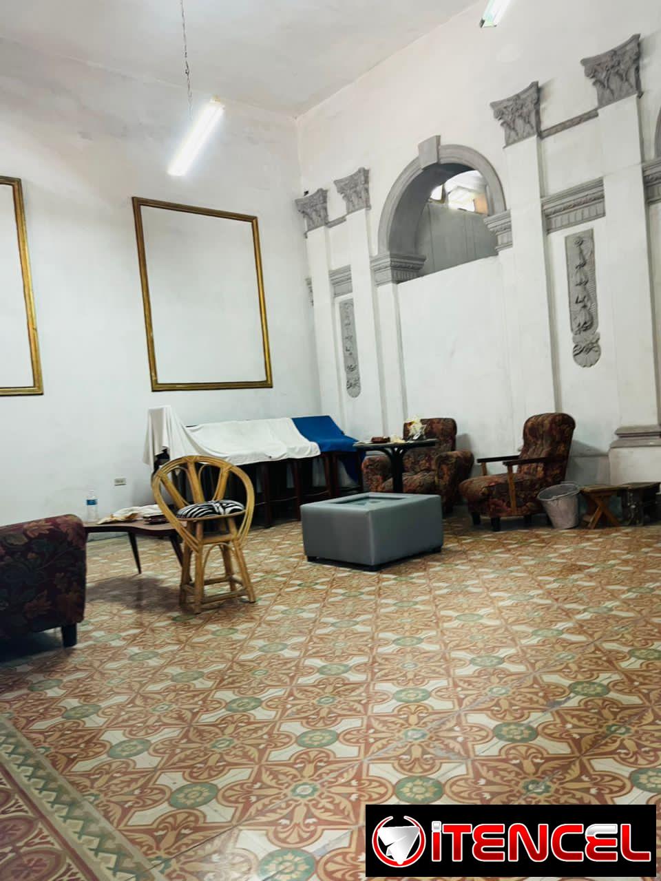 *Casa en venta en 10 de octubre* * Se vende casa espaciosa espectacular para poner varios negocio o vivirla * ⁠la casa cuenta con