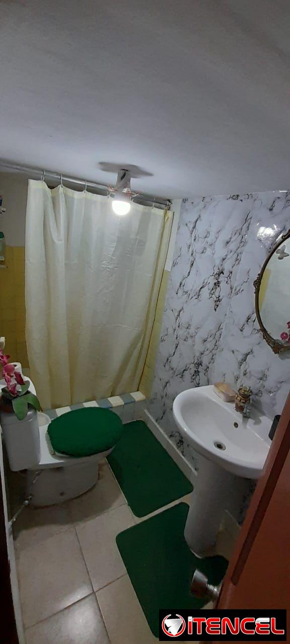 Casa interior ubicada en 10 de octubre y lacret