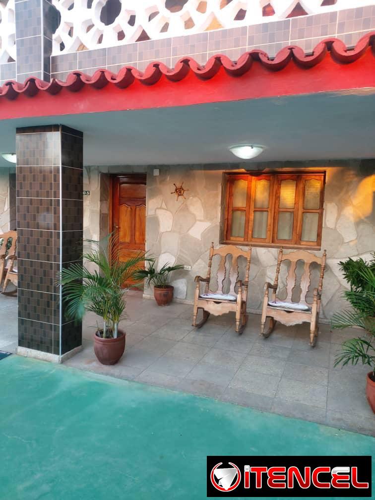 🏡 CASA EN VENTA EN GUANABO – A 1 CUADRA DE LA PLAYA 💰 *300,000 USD* (con facilidad de pago en el exterior) • Casa de 2 niveles • 4