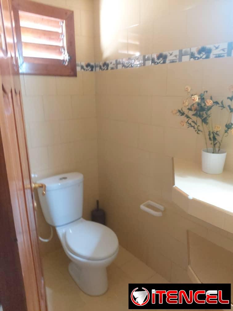 🏡 CASA EN VENTA EN GUANABO – A 1 CUADRA DE LA PLAYA 💰 *300,000 USD* (con facilidad de pago en el exterior) • Casa de 2 niveles • 4