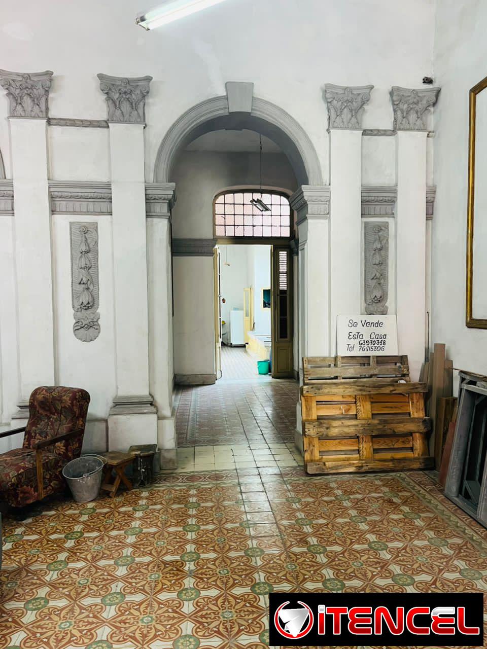 *Casa en venta en 10 de octubre* * Se vende casa espaciosa espectacular para poner varios negocio o vivirla * ⁠la casa cuenta con