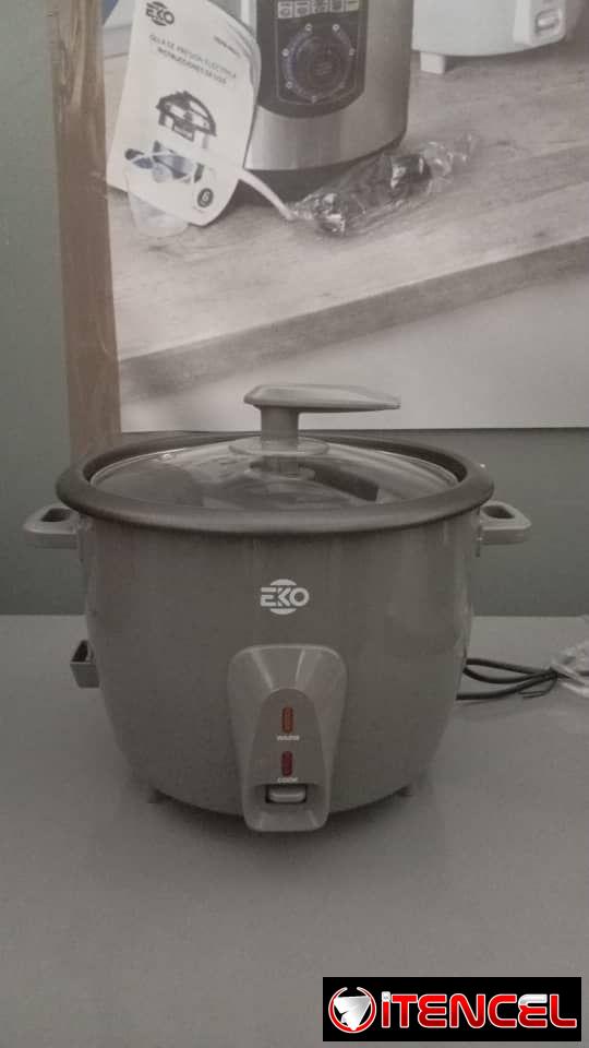 Olla arrocera marca EKO de 1.8 lt
