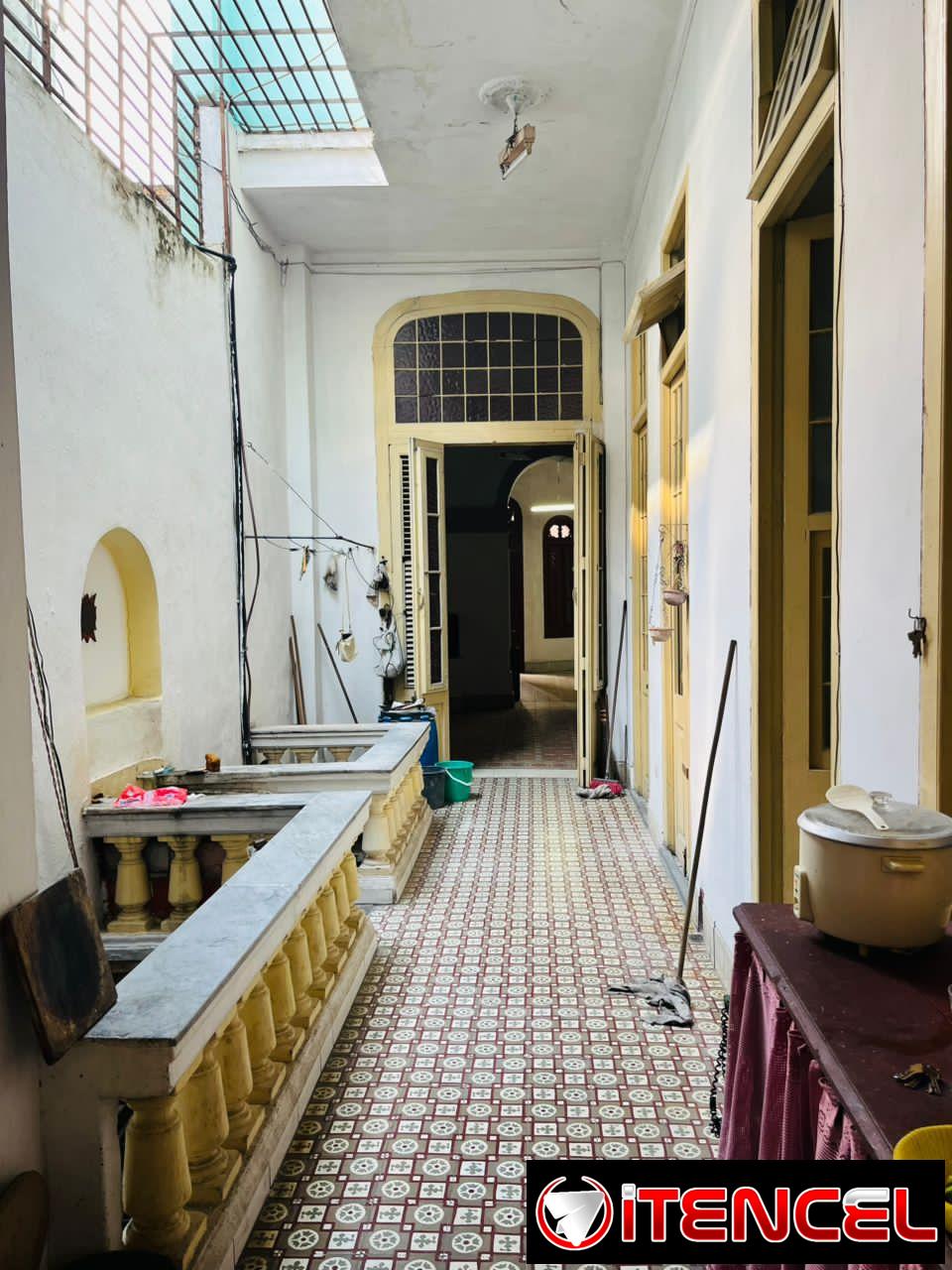 *Casa en venta en 10 de octubre* * Se vende casa espaciosa espectacular para poner varios negocio o vivirla * ⁠la casa cuenta con