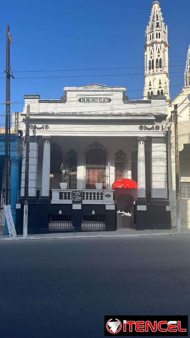 *Casa en venta en 10 de octubre* * Se vende casa espaciosa espectacular para poner varios negocio o vivirla * ⁠la casa cuenta con