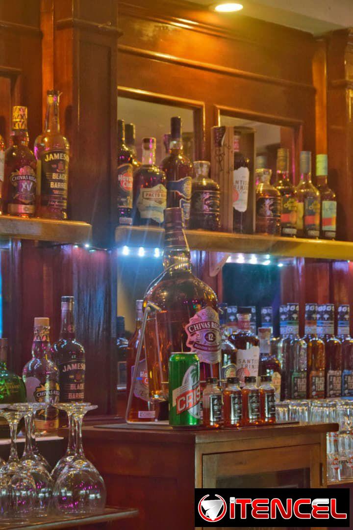 *Casa en venta en 10 de octubre* * Se vende casa espaciosa espectacular para poner varios negocio o vivirla * ⁠la casa cuenta con