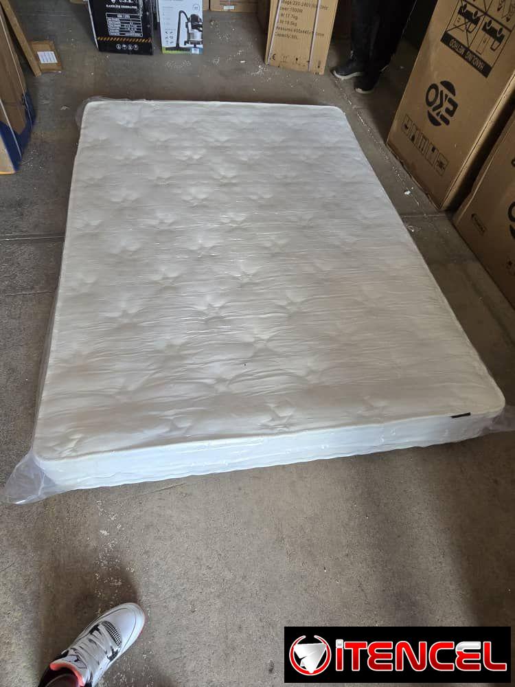 Colchones de muelle y esponja, marca EKO, cameros.