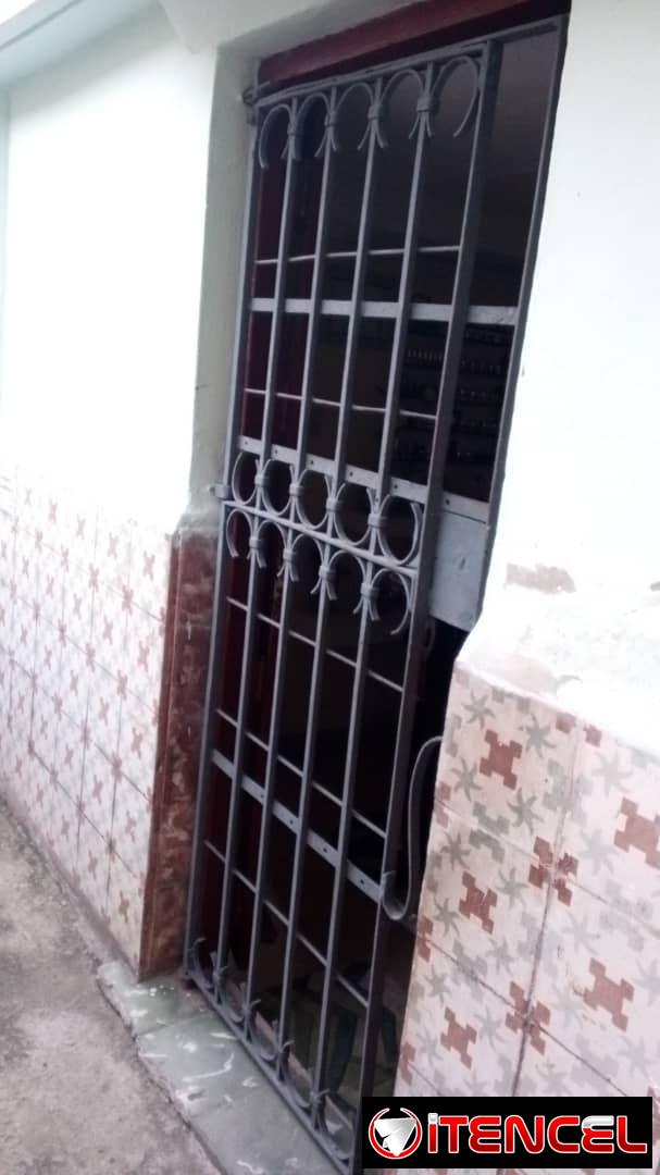 Casa interior ubicada en 10 de octubre y lacret