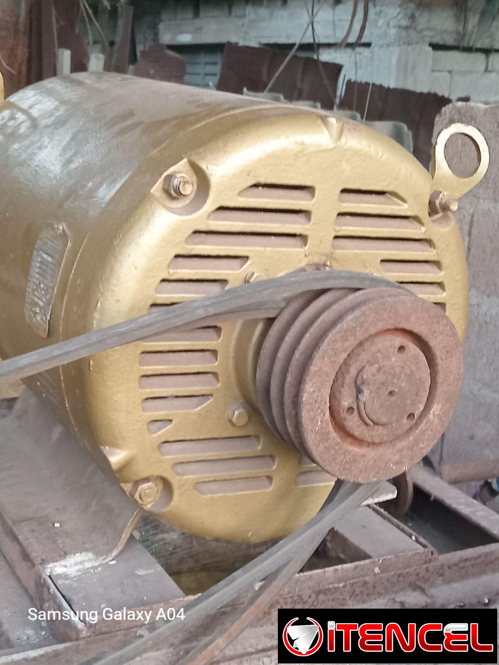 Motor trifasico de 100hp y 3540 rpm