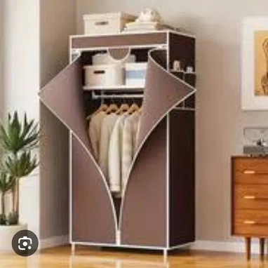 💜Escaparate desarmable, con su lona que lo recubre para proteger la ropa del polvo.Precio 40 usd