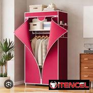 💜Escaparate desarmable, con su lona que lo recubre para proteger la ropa del polvo.Precio 40 usd