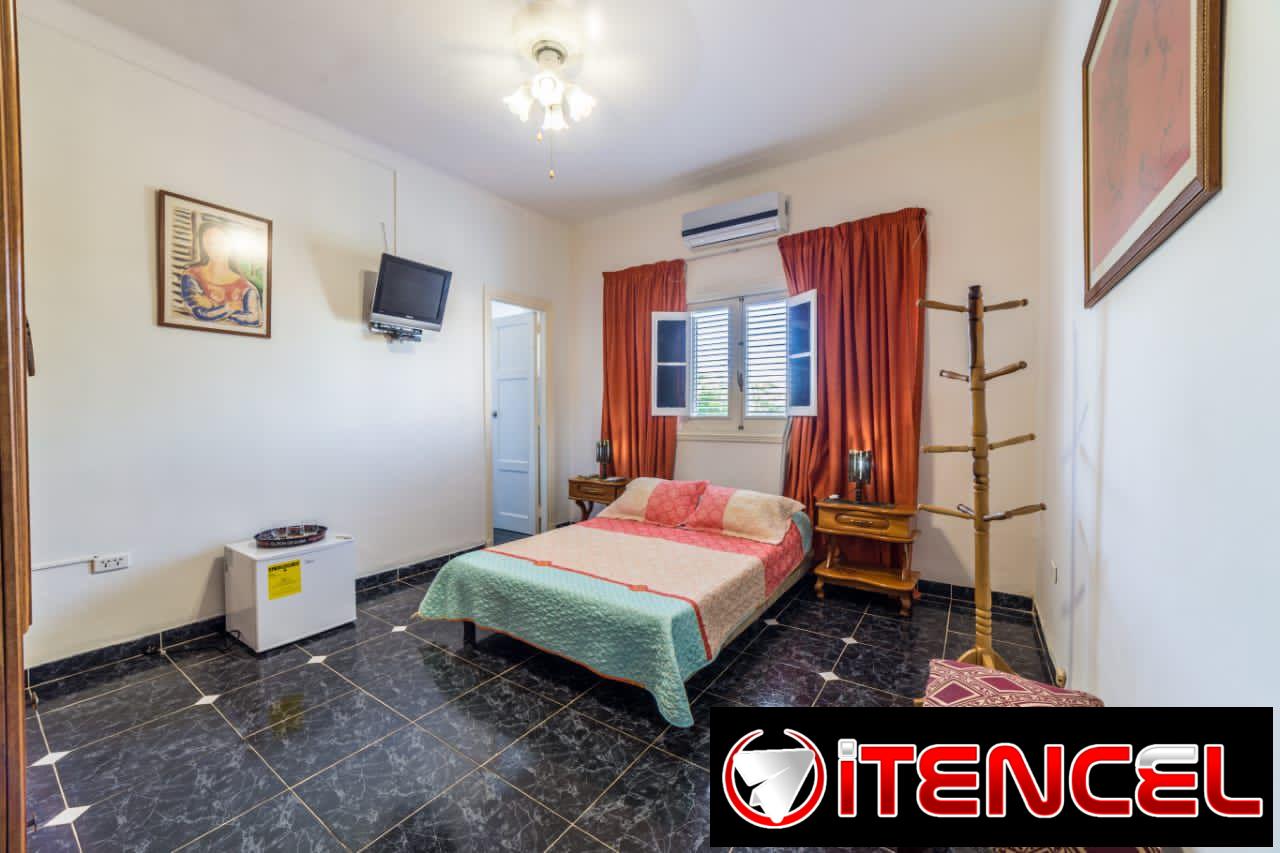 Renta de habitación independiente en el vedado